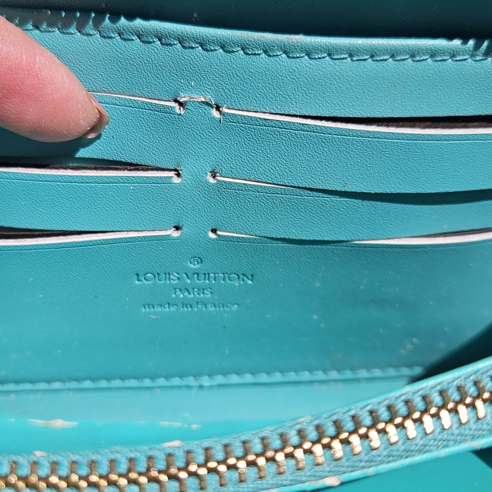 Zippy Turquoise Wallet - Picture 8 of 11